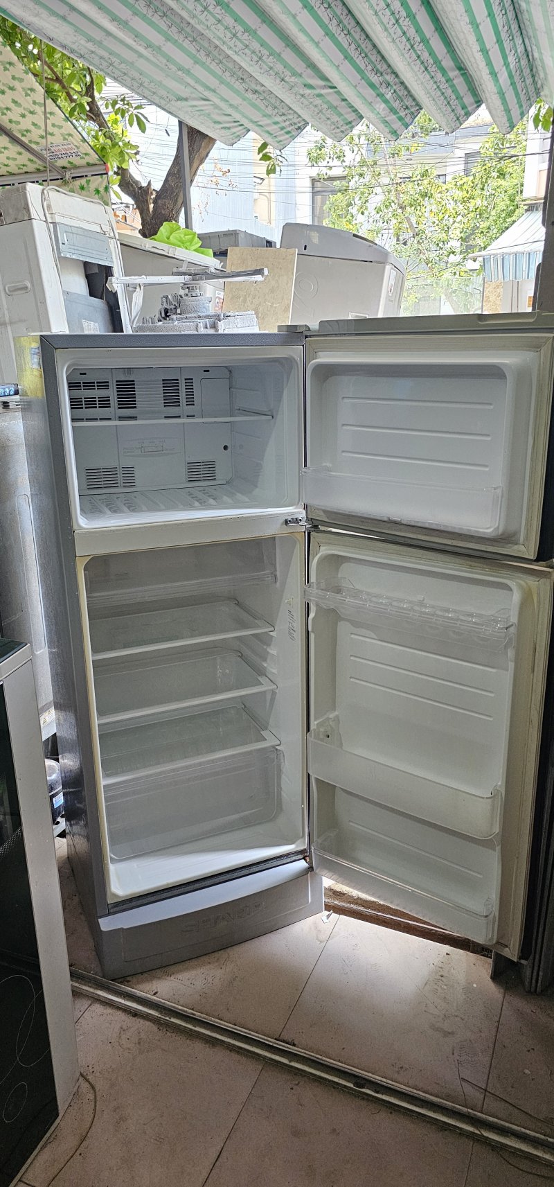 Tủ lạnh Sharp 180L
