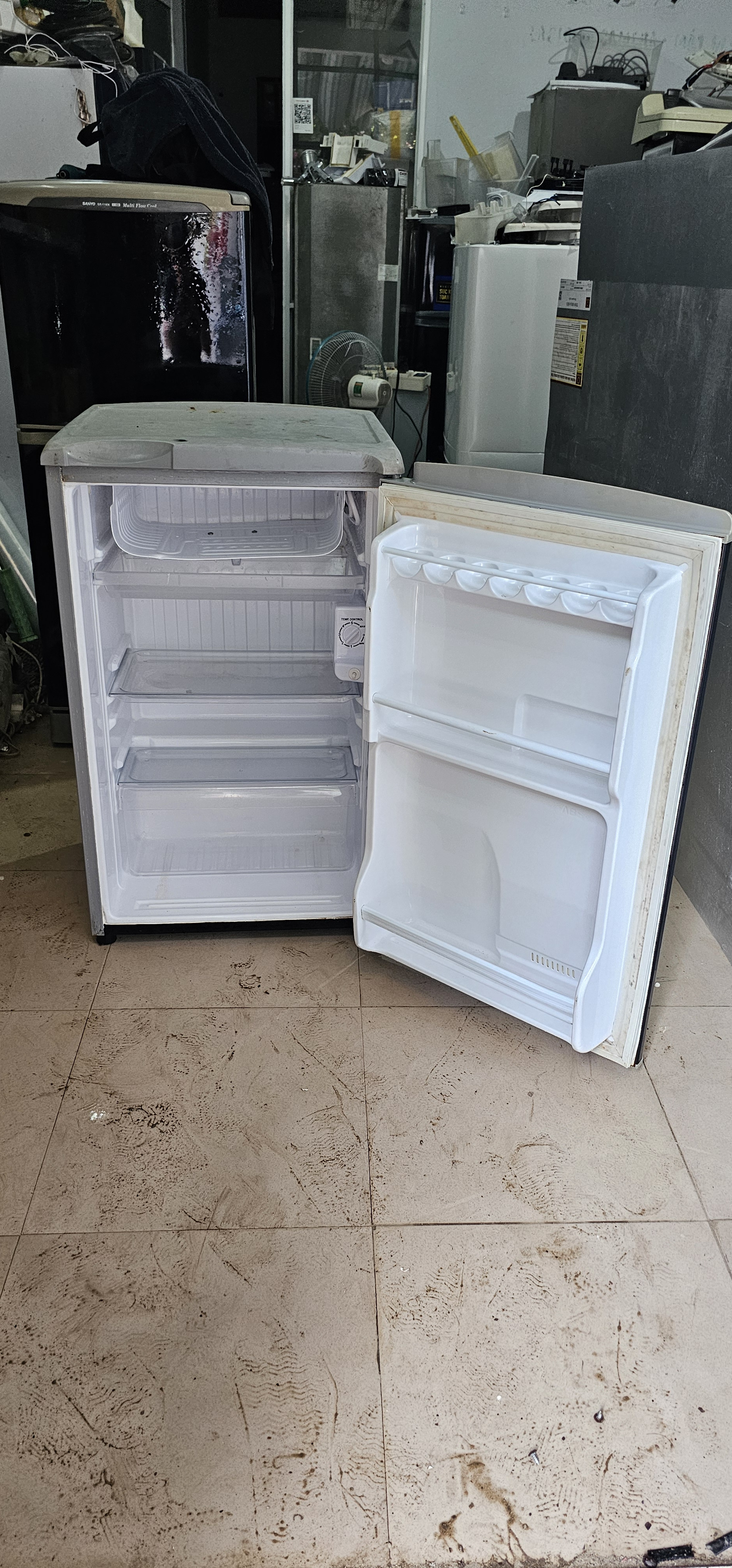 Tủ lạnh Sanyo 90L